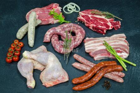 Assortiment "Grillades" 30 personnes. Poitrine de porc, rumsteak, tranche de gigot, andouillette grill, merguez ou chipolatas