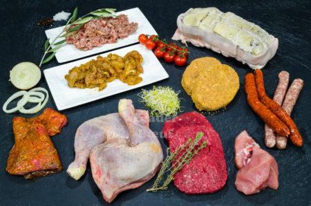 Assortiment "Tentation" 45 personnes. Cuisse de poulet, choix de rôti de dinde, sicilienne de volaille, bifteck (échalote et haché), escalope de veau, merguez, choix de chipolatas